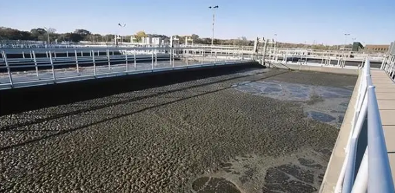 無(wú)錫田鑫化工分享曝氣池的泡沫顏色不同是怎么回事？